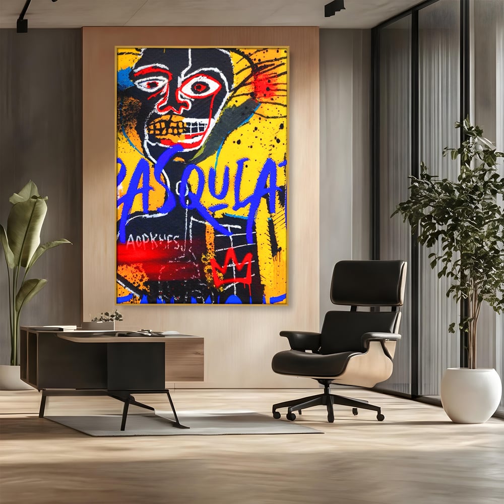 Tablou canvas cu tablou canvas cu portret stil graffiti, in rama de aluminiu auriu, pe perete intr-un birou